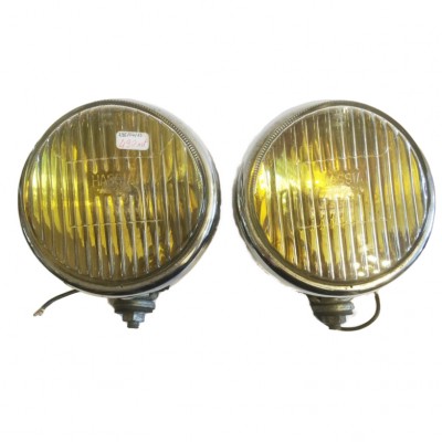 Para dużych, żółtych reflektorów marki HASSIA używanych przez markę Volkswagen. Niemcy, poł. XX wieku.